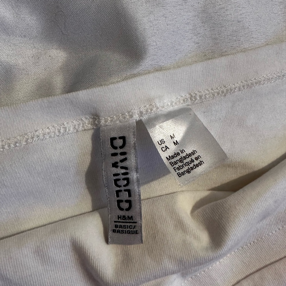 •White Crop Top